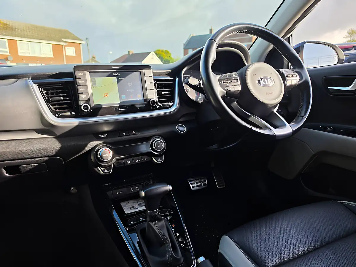 Used 2019 Kia Stonic White - Interior and Exterior details 14