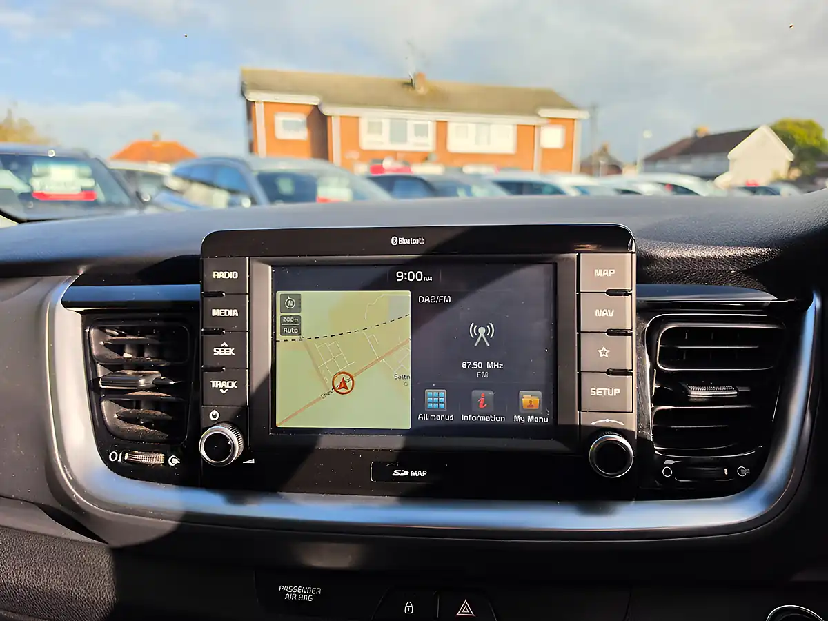 Used 2019 Kia Stonic White - Interior and Exterior details 15