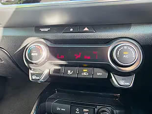 Used 2019 Kia Stonic White - Interior and Exterior details 17