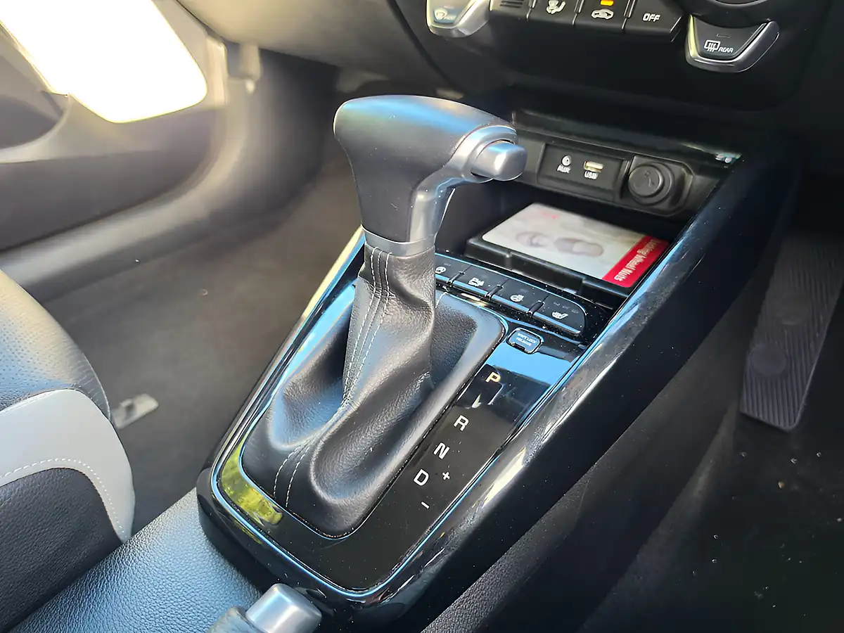 Used 2019 Kia Stonic White - Interior and Exterior details 18