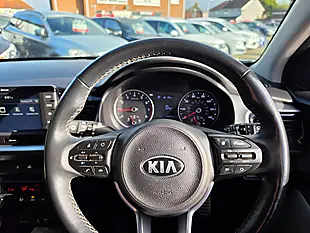 Used 2019 Kia Stonic White - Interior and Exterior details 19