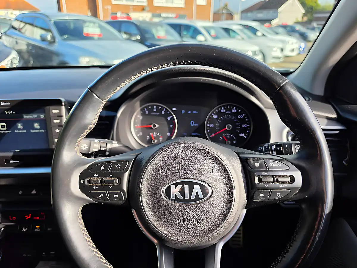 Used 2019 Kia Stonic White - Interior and Exterior details 19