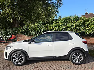 Used 2019 Kia Stonic White - Interior and Exterior details 4