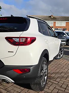 Used 2019 Kia Stonic White - Interior and Exterior details 7
