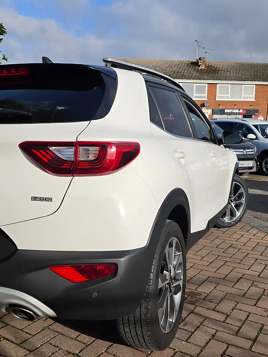 Used 2019 Kia Stonic White - Interior and Exterior details 7
