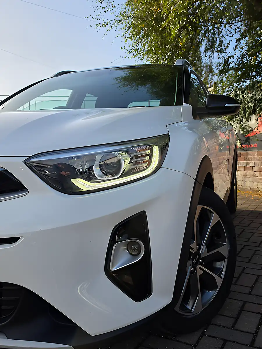 Used 2019 Kia Stonic White - Interior and Exterior details 8