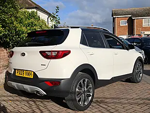 Used 2019 Kia Stonic White - Interior and Exterior details 9