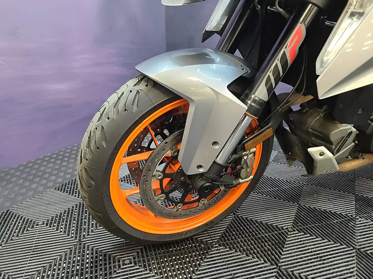 Used 2019 Ktm 1290 Super Duke GT Orange - Interior and Exterior details 16