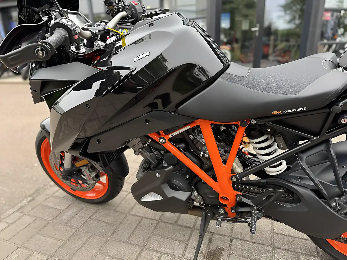 Used 2019 Ktm 1290 Super Duke GT Orange - Interior and Exterior details 17