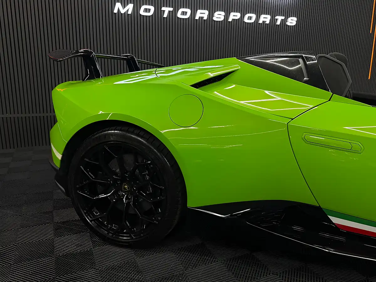 Used 2019 Lamborghini Huracan Performante Spyder Green - Interior and Exterior details 11