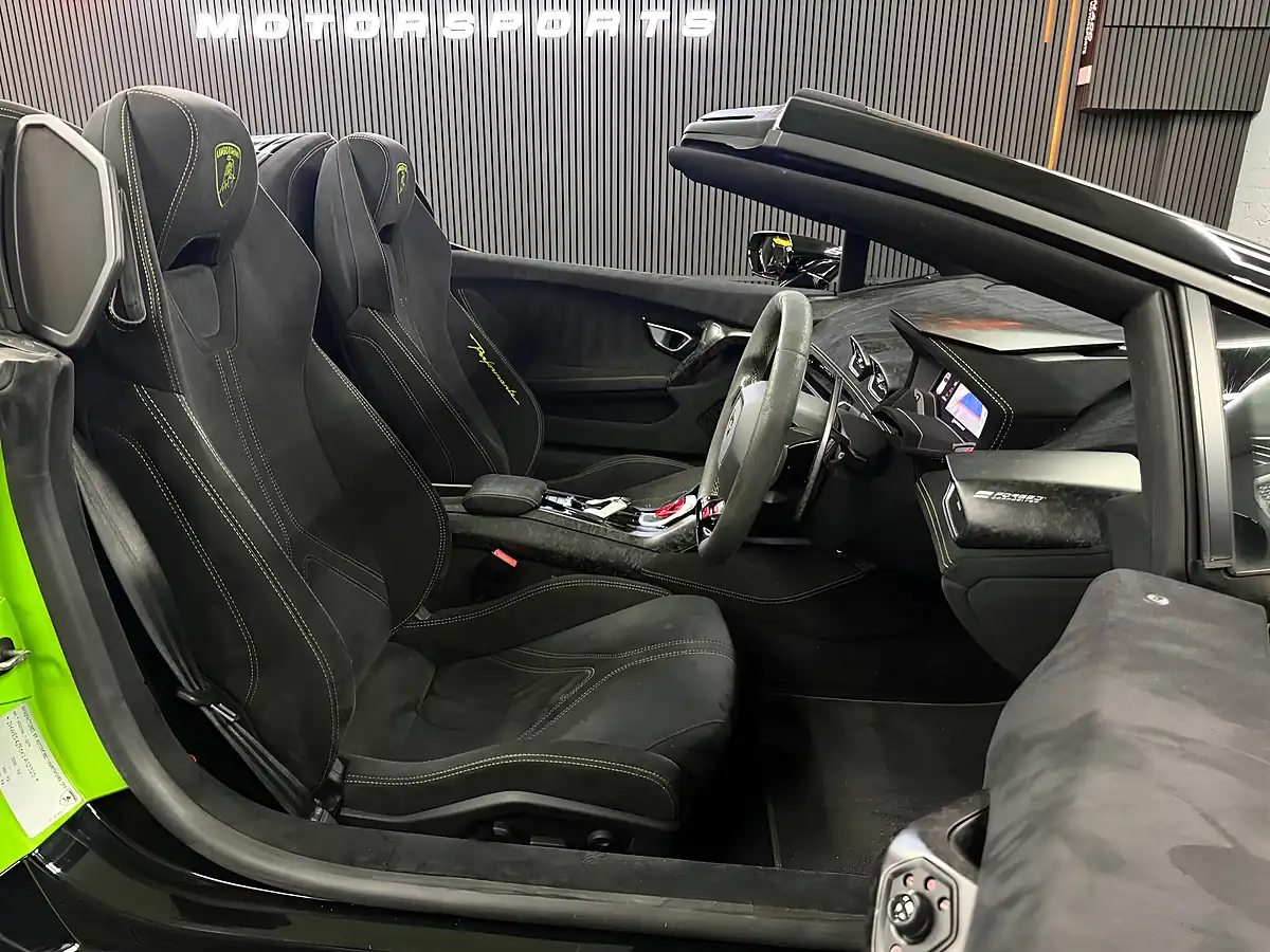 Used 2019 Lamborghini Huracan Performante Spyder Green - Interior and Exterior details 13