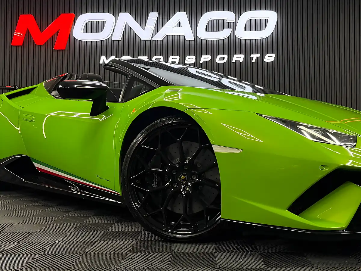 Used 2019 Lamborghini Huracan Performante Spyder Green - Interior and Exterior details 2