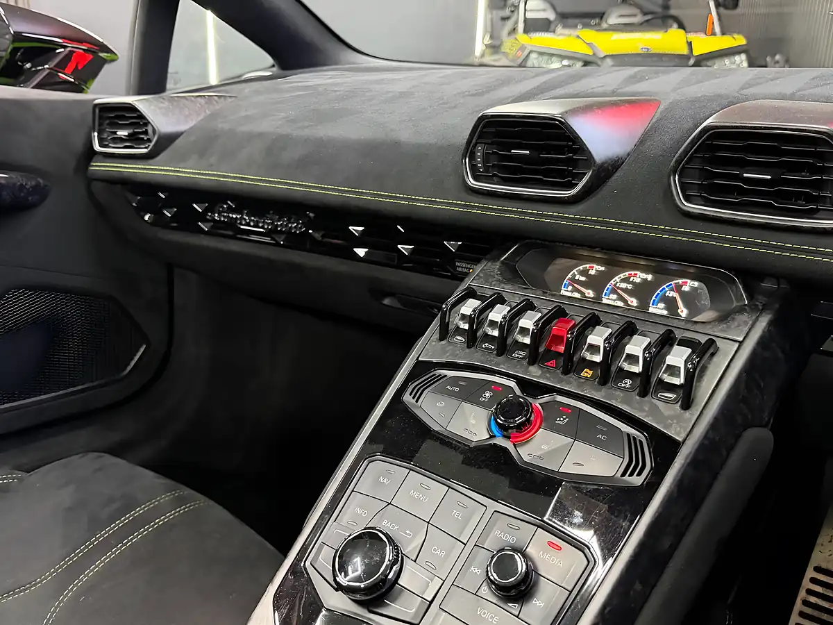 Used 2019 Lamborghini Huracan Performante Spyder Green - Interior and Exterior details 20