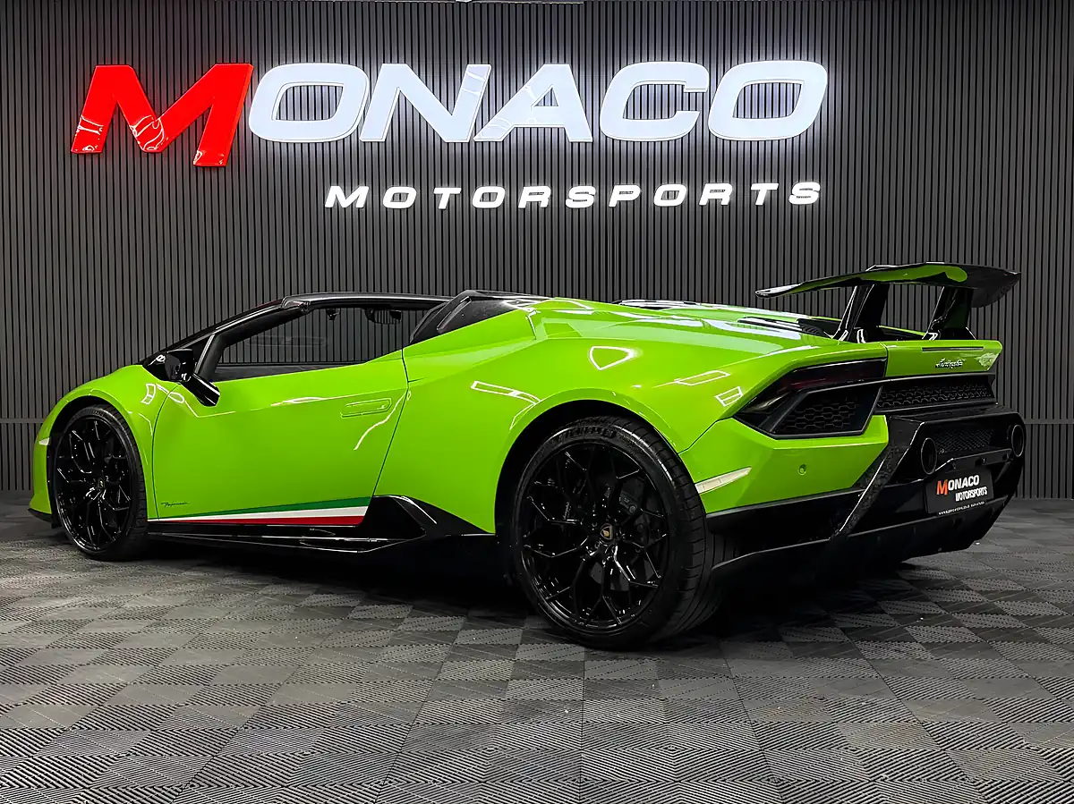 Used 2019 Lamborghini Huracan Performante Spyder Green - Interior and Exterior details 4