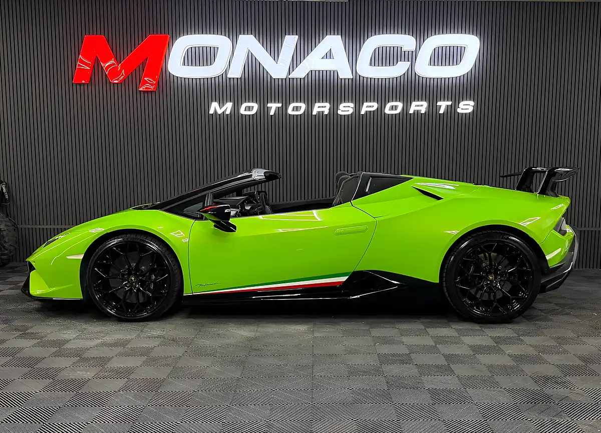 Used 2019 Lamborghini Huracan Performante Spyder Green - Interior and Exterior details 7