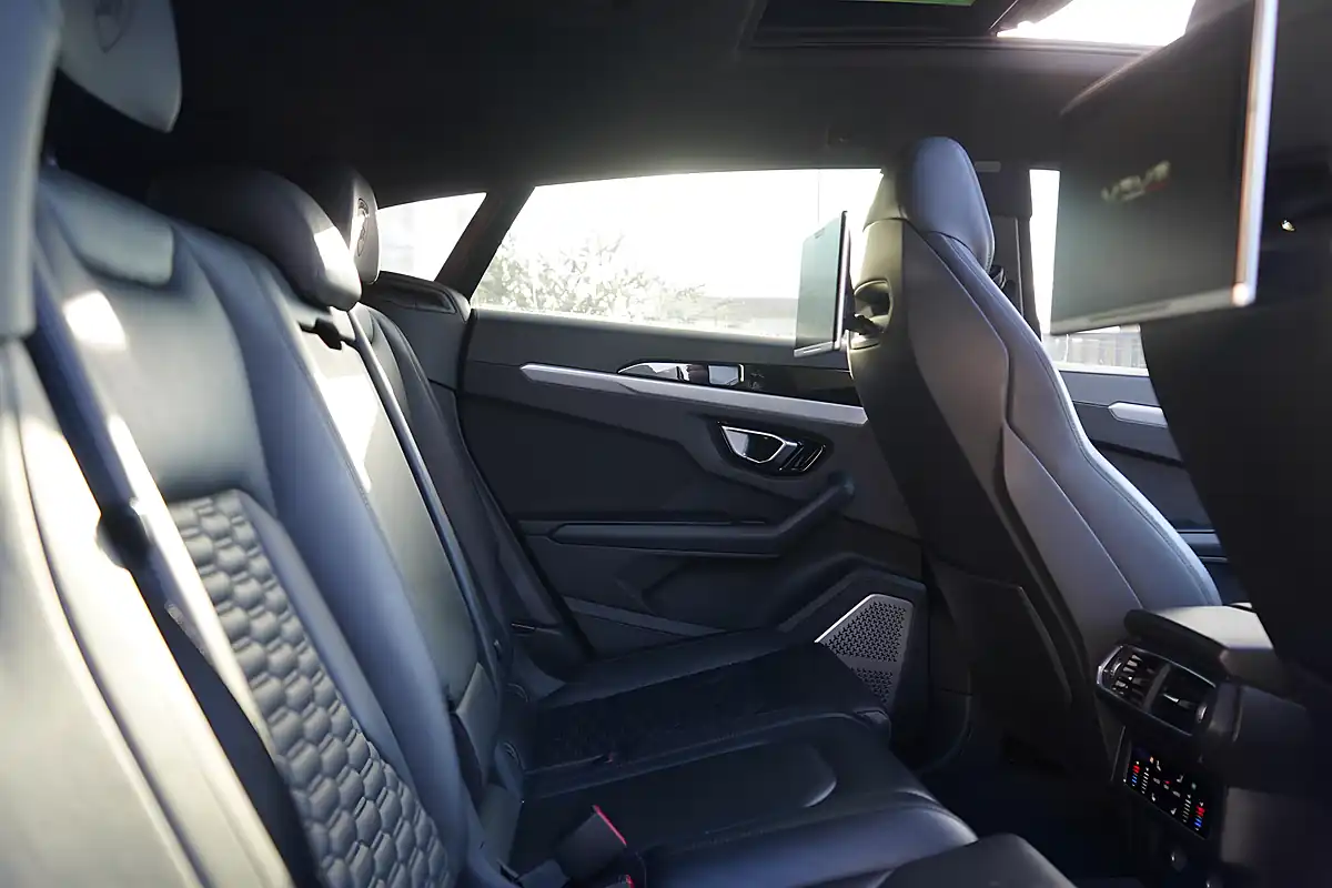 Used 2019 Lamborghini Urus Black - Interior and Exterior details 11