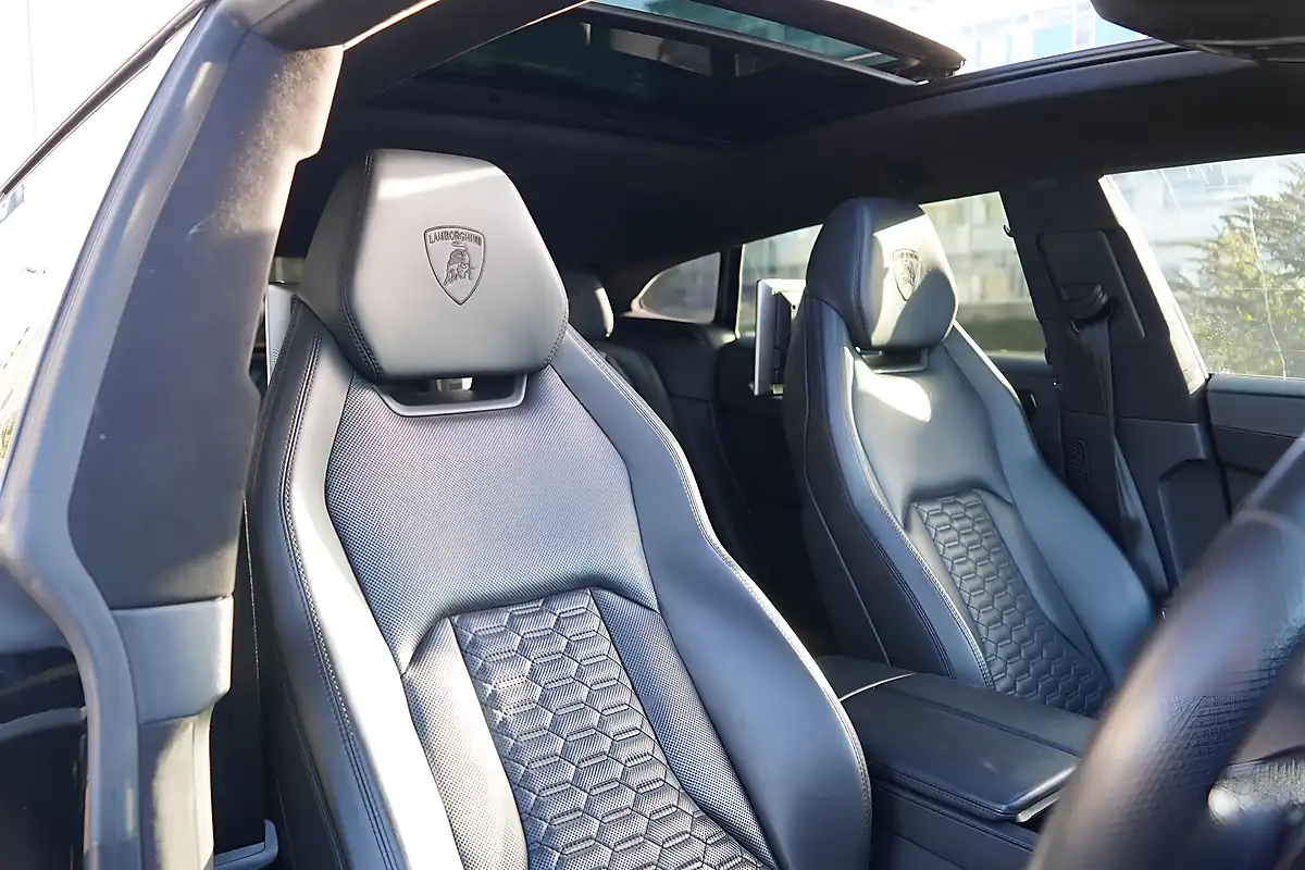 Used 2019 Lamborghini Urus Black - Interior and Exterior details 3