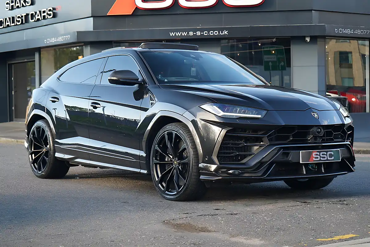 Used 2019 Lamborghini Urus Black - Interior and Exterior details 4