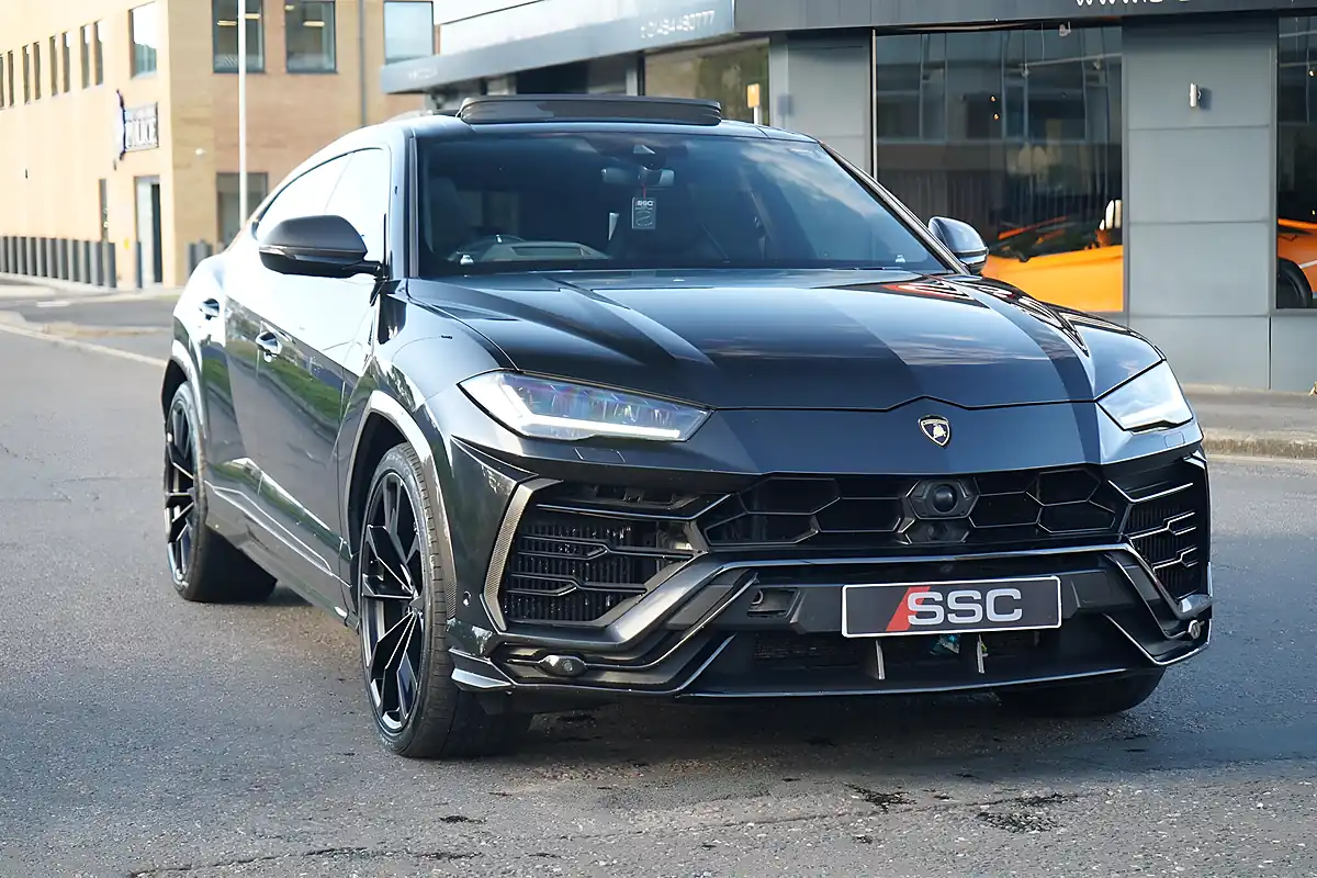 Used 2019 Lamborghini Urus Black - Interior and Exterior details 5