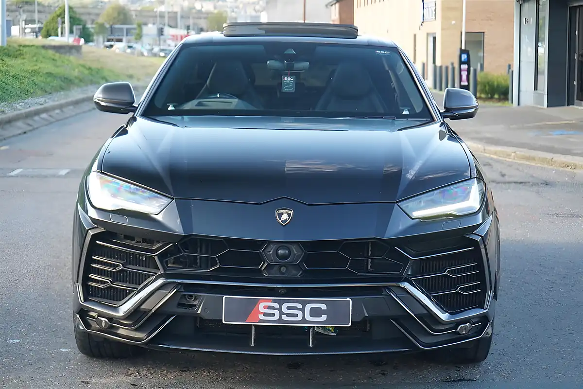 Used 2019 Lamborghini Urus Black - Interior and Exterior details 6