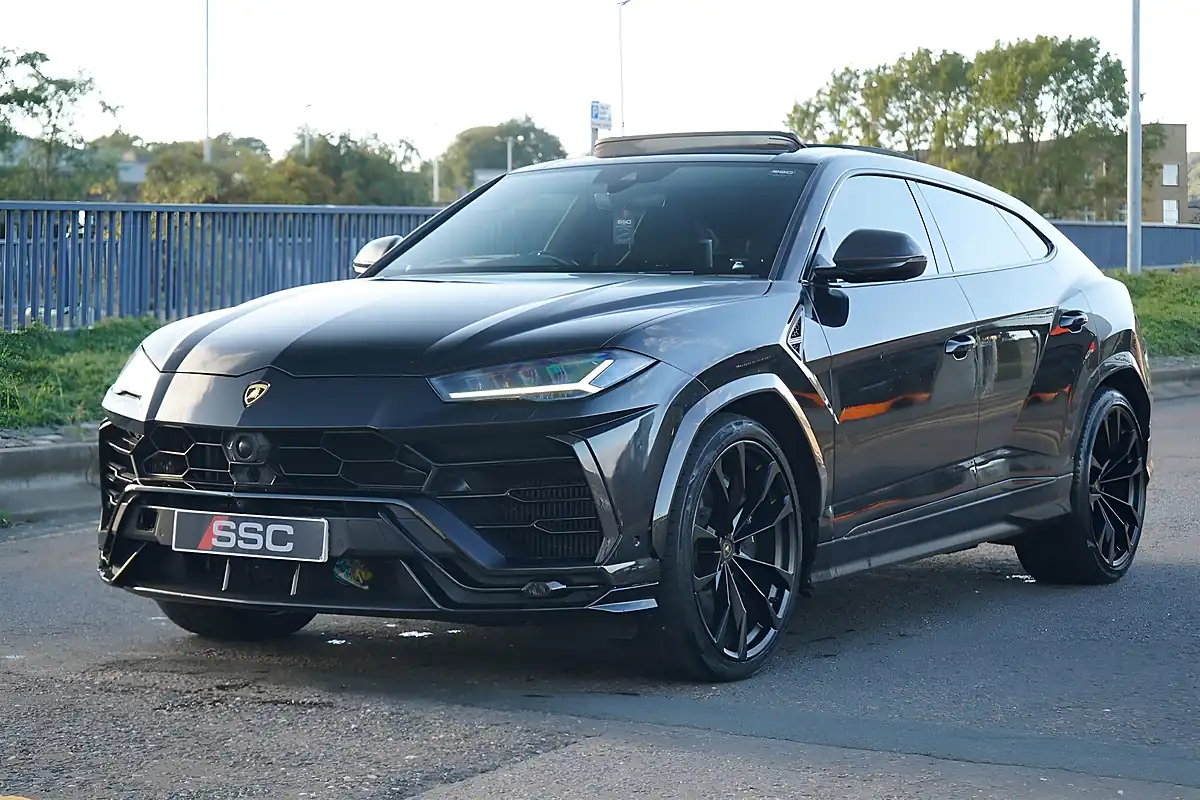 Used 2019 Lamborghini Urus Black - Interior and Exterior details 7