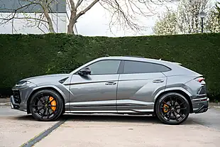 Used 2019 Lamborghini Urus Black Pack Grey - Interior and Exterior details 10