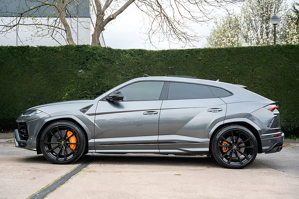 Used 2019 Lamborghini Urus Black Pack Grey - Interior and Exterior details 10