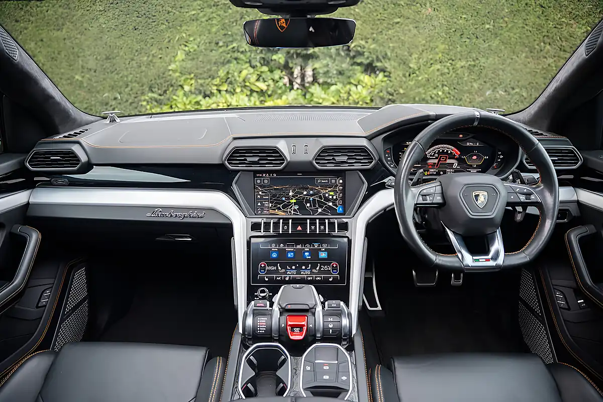 Used 2019 Lamborghini Urus Black Pack Grey - Interior and Exterior details 4