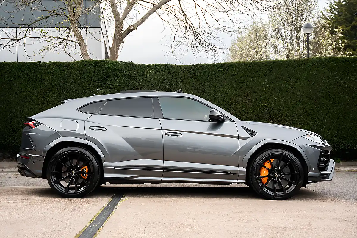 Used 2019 Lamborghini Urus Black Pack Grey - Interior and Exterior details 6