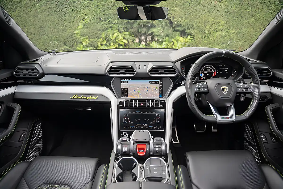 Used 2019 Lamborghini Urus Grey - Interior and Exterior details 4