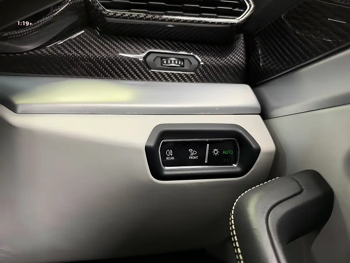 Used 2019 Lamborghini Urus Grey - Interior and Exterior details 16