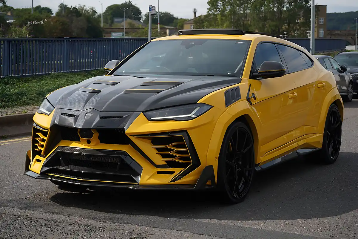Used 2019 Lamborghini Urus Yellow - Interior and Exterior details 7