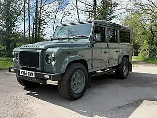 Used 2019 Land Rover Defender 110 Xs Station Wagon Keswick Green - Interior and Exterior details 10