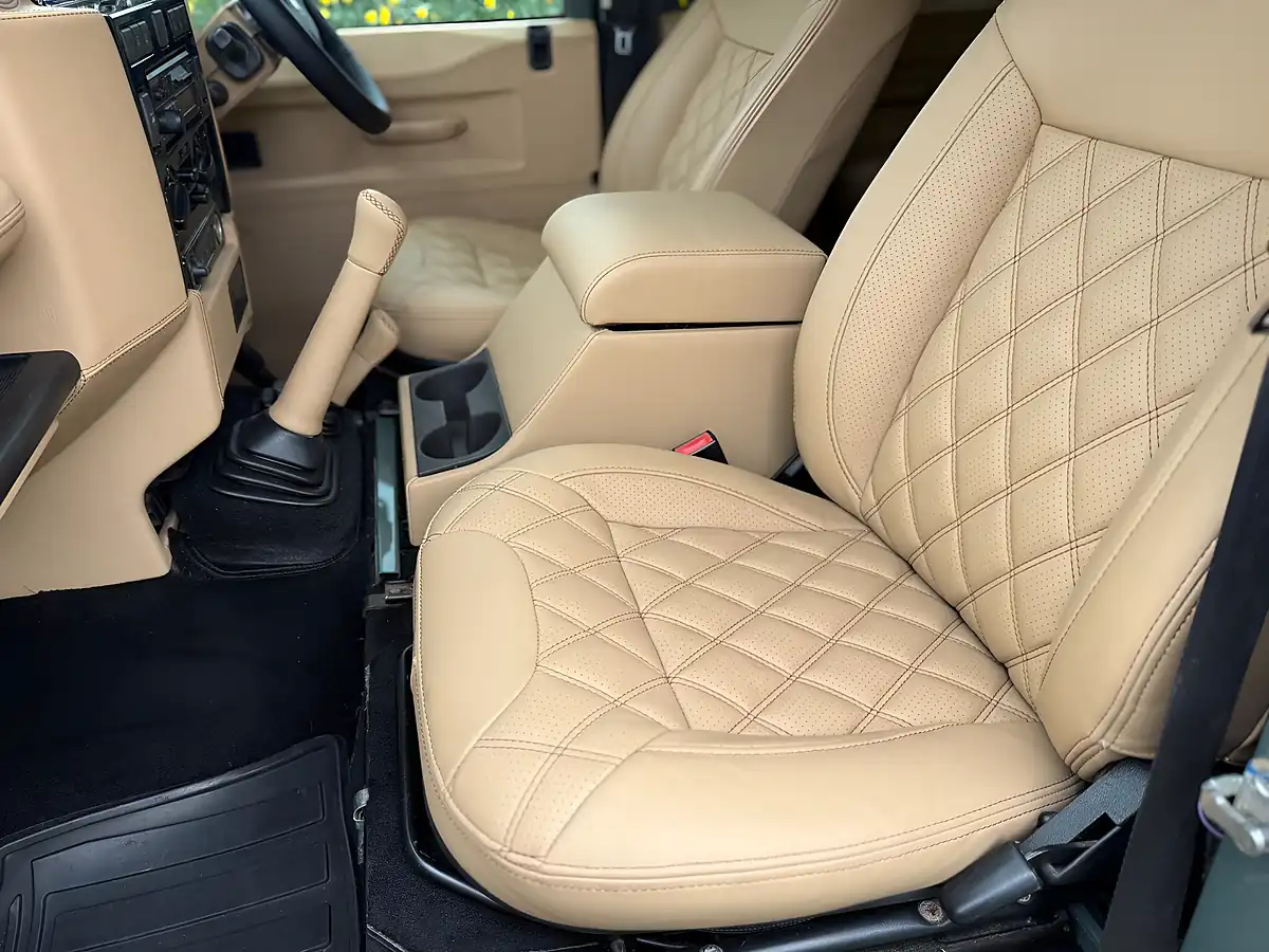 Used 2019 Land Rover Defender 110 Xs Station Wagon Keswick Green - Interior and Exterior details 13