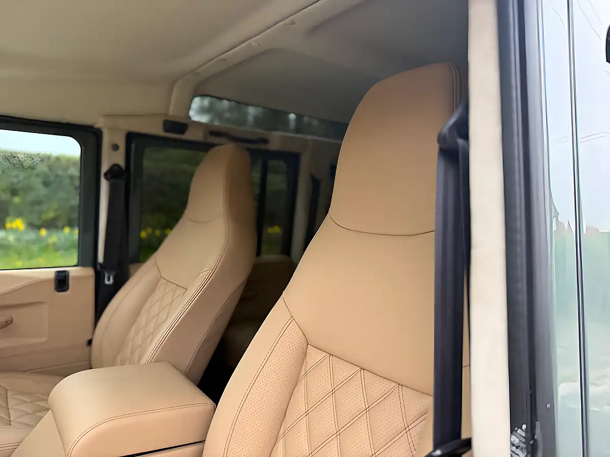 Used 2019 Land Rover Defender 110 Xs Station Wagon Keswick Green - Interior and Exterior details 14