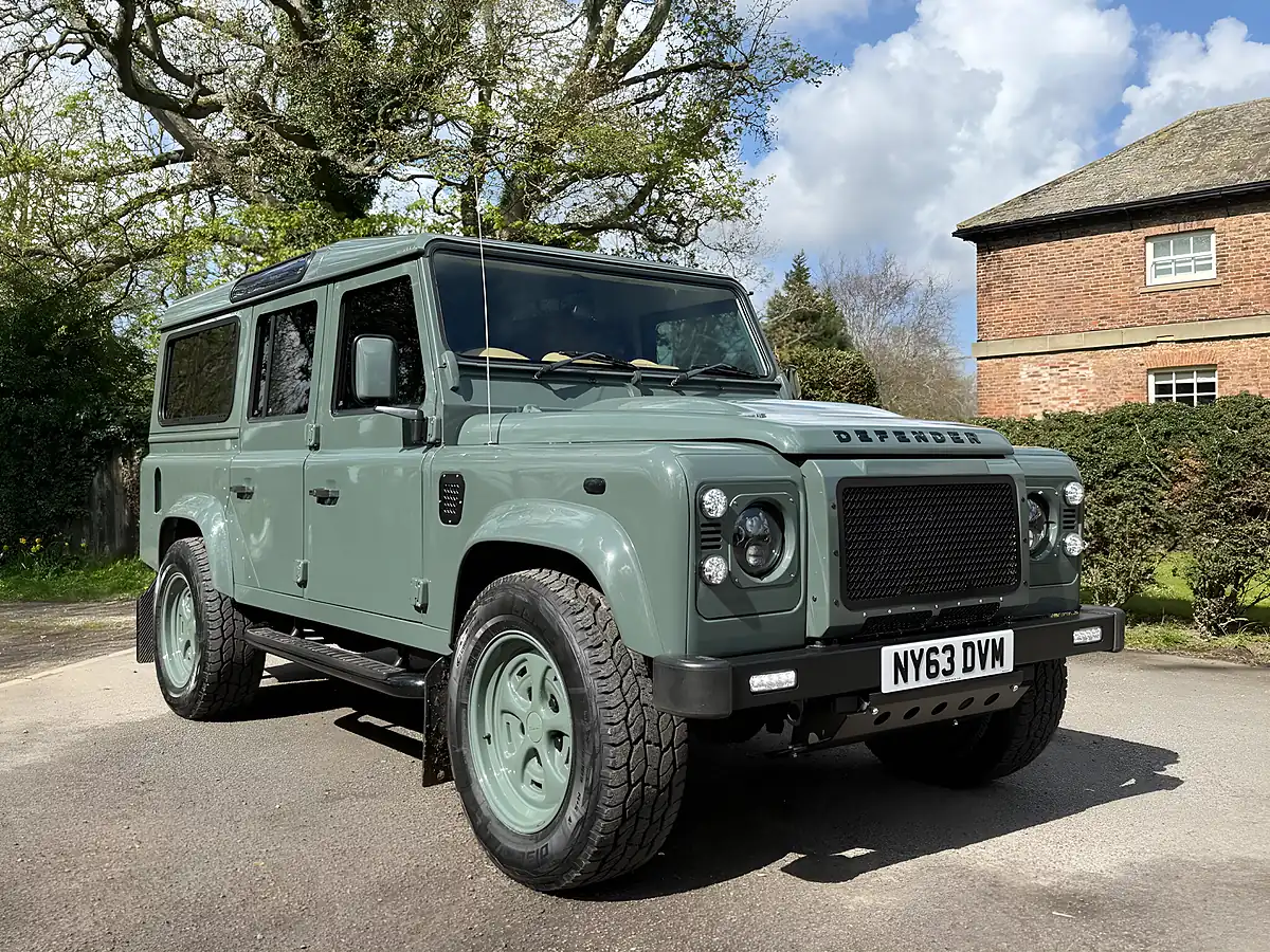 Used 2019 Land Rover Defender 110 Xs Station Wagon Keswick Green - Interior and Exterior details 2