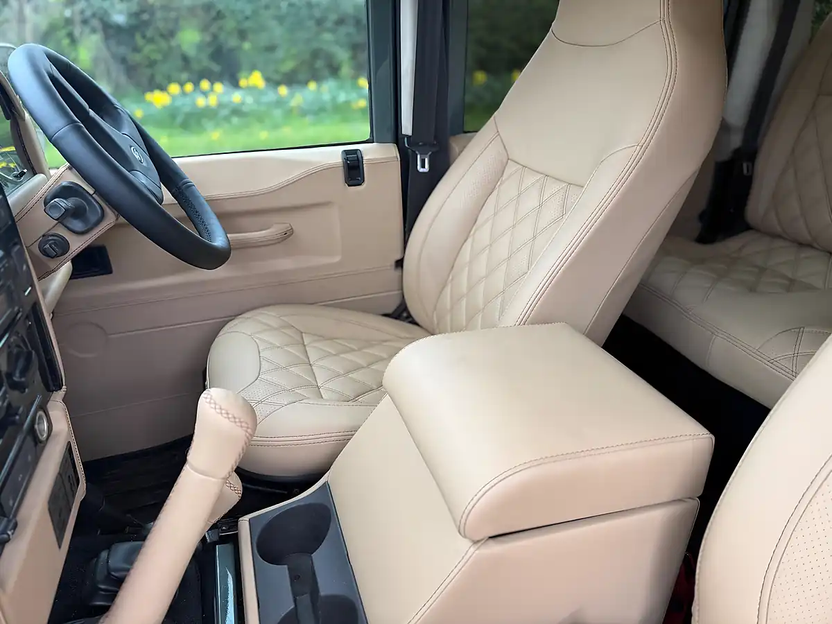 Used 2019 Land Rover Defender 110 Xs Station Wagon Keswick Green - Interior and Exterior details 3