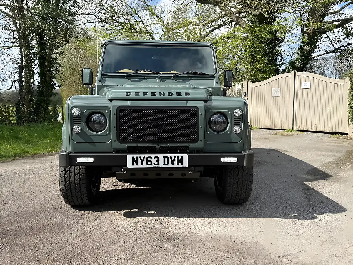 Used 2019 Land Rover Defender 110 Xs Station Wagon Keswick Green - Interior and Exterior details 4