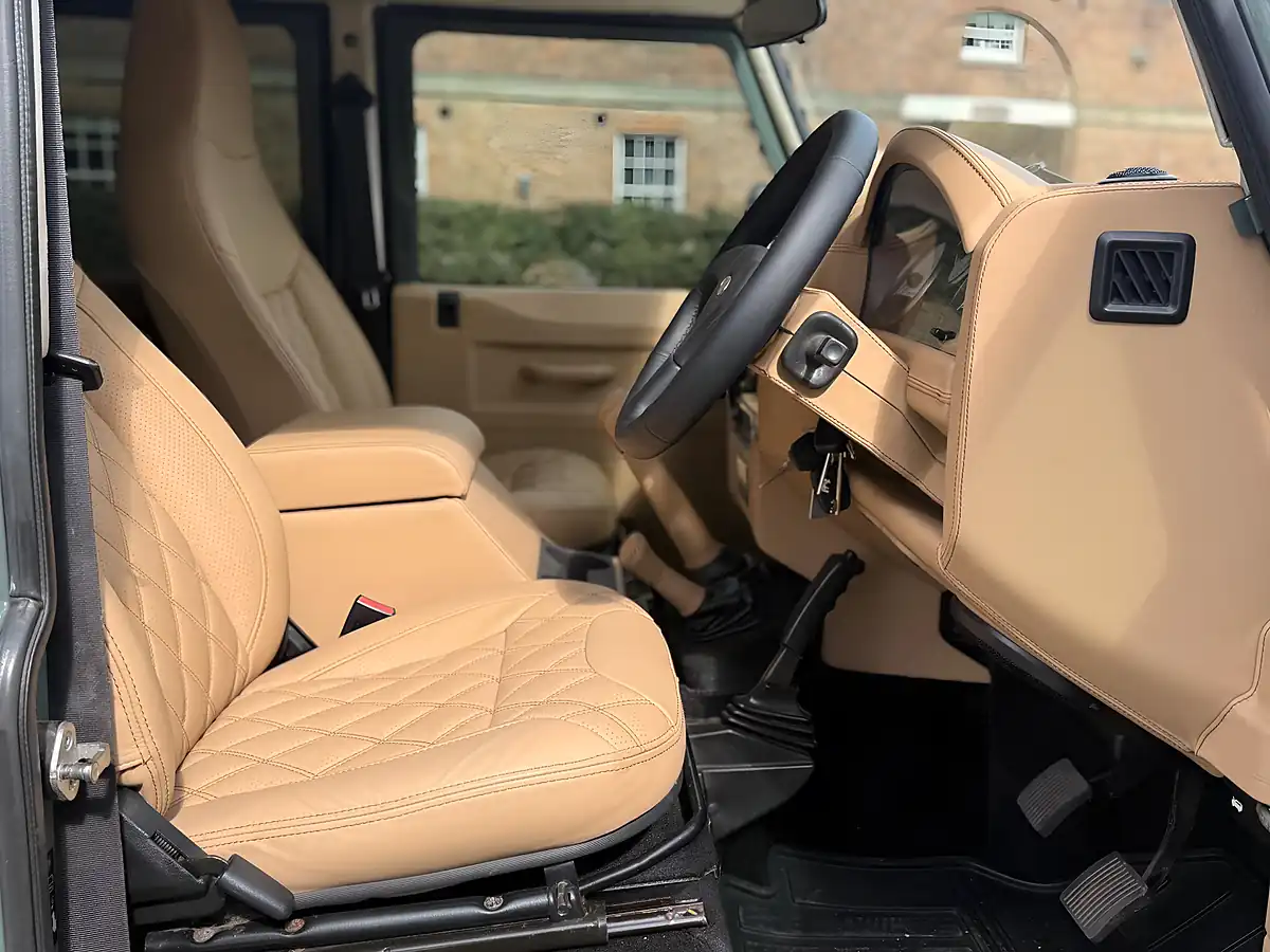 Used 2019 Land Rover Defender 110 Xs Station Wagon Keswick Green - Interior and Exterior details 5