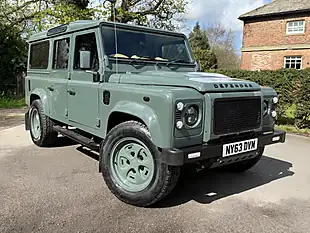 Used 2019 Land Rover Defender 110 Xs Station Wagon Keswick Green - Interior and Exterior details 7