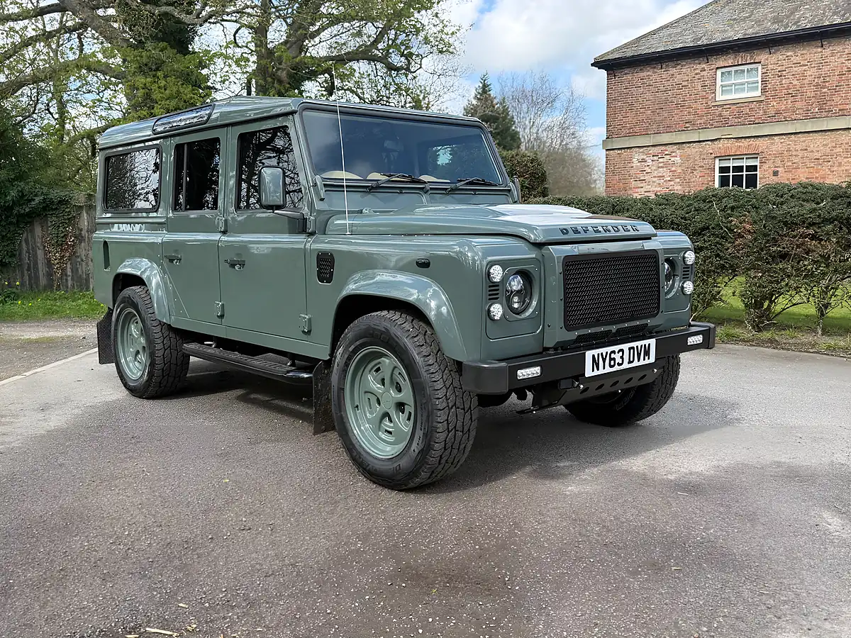 Used 2019 Land Rover Defender 110 Xs Station Wagon Keswick Green - Interior and Exterior details 9
