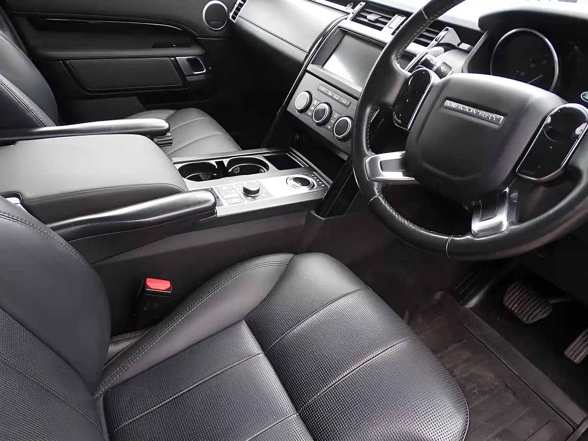 Used 2019 Land Rover Discovery Anniversary Edition Grey - Interior and Exterior details 10