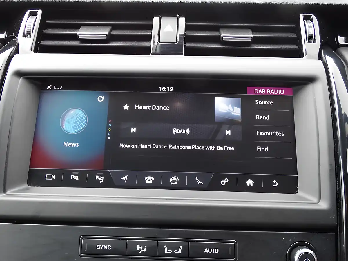 Used 2019 Land Rover Discovery Anniversary Edition Grey - Interior and Exterior details 13