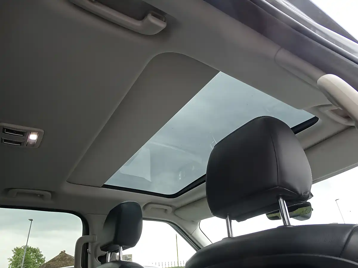 Used 2019 Land Rover Discovery Anniversary Edition Grey - Interior and Exterior details 17