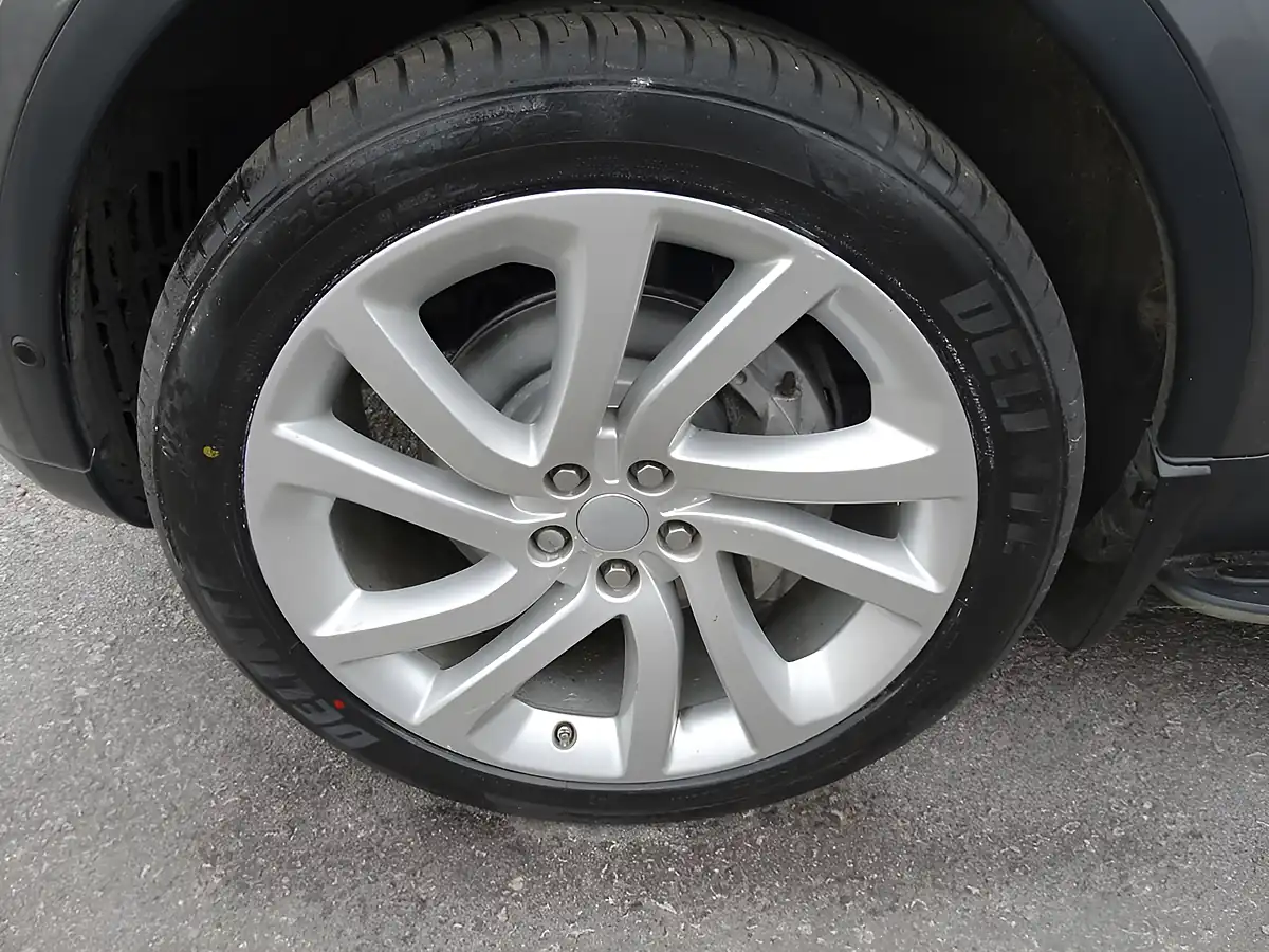 Used 2019 Land Rover Discovery Anniversary Edition Grey - Interior and Exterior details 20