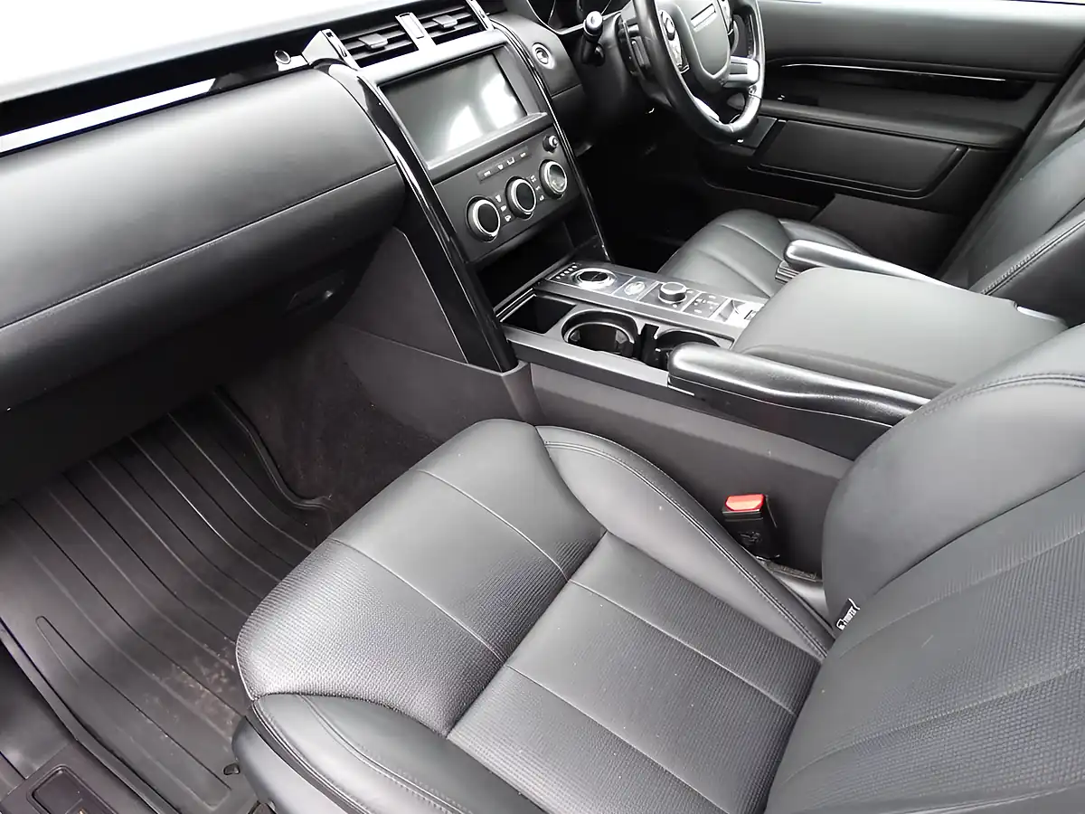 Used 2019 Land Rover Discovery Anniversary Edition Grey - Interior and Exterior details 5