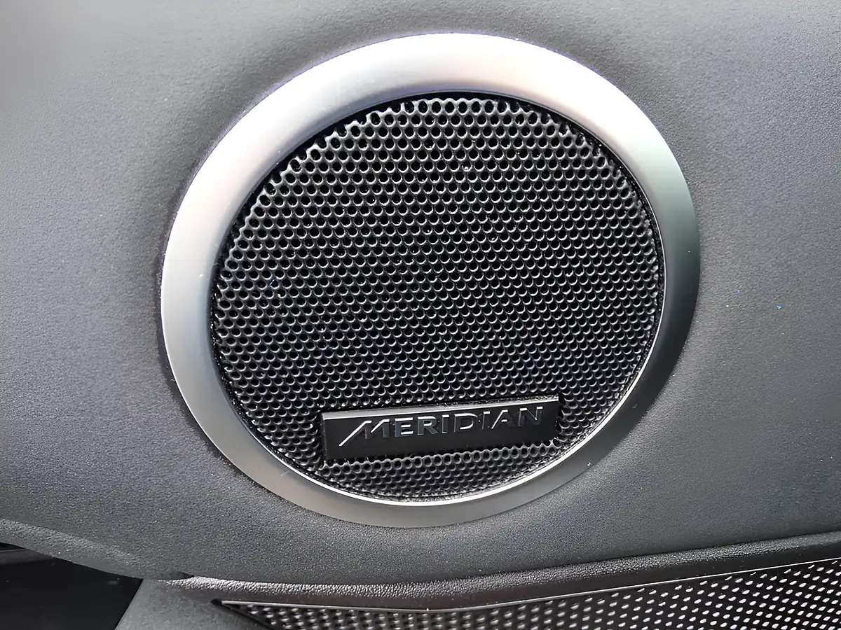 Used 2019 Land Rover Discovery Anniversary Edition Grey - Interior and Exterior details 6