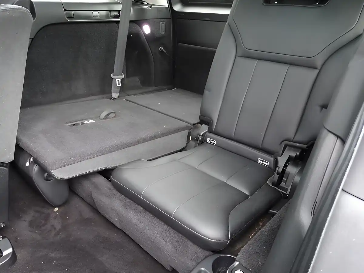 Used 2019 Land Rover Discovery Anniversary Edition Grey - Interior and Exterior details 8