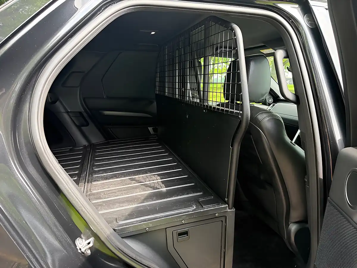 Used 2019 Land Rover Discovery Hse Black - Interior and Exterior details 12