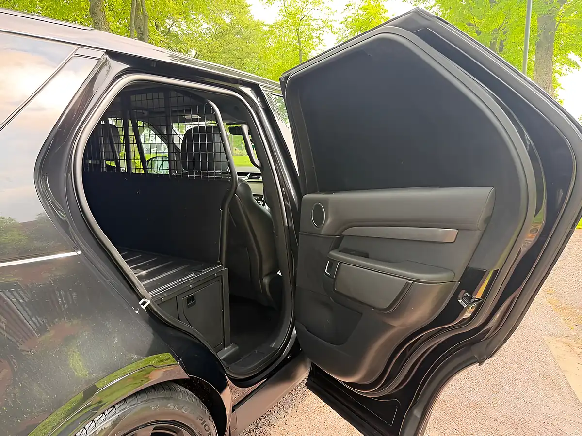 Used 2019 Land Rover Discovery Hse Black - Interior and Exterior details 13